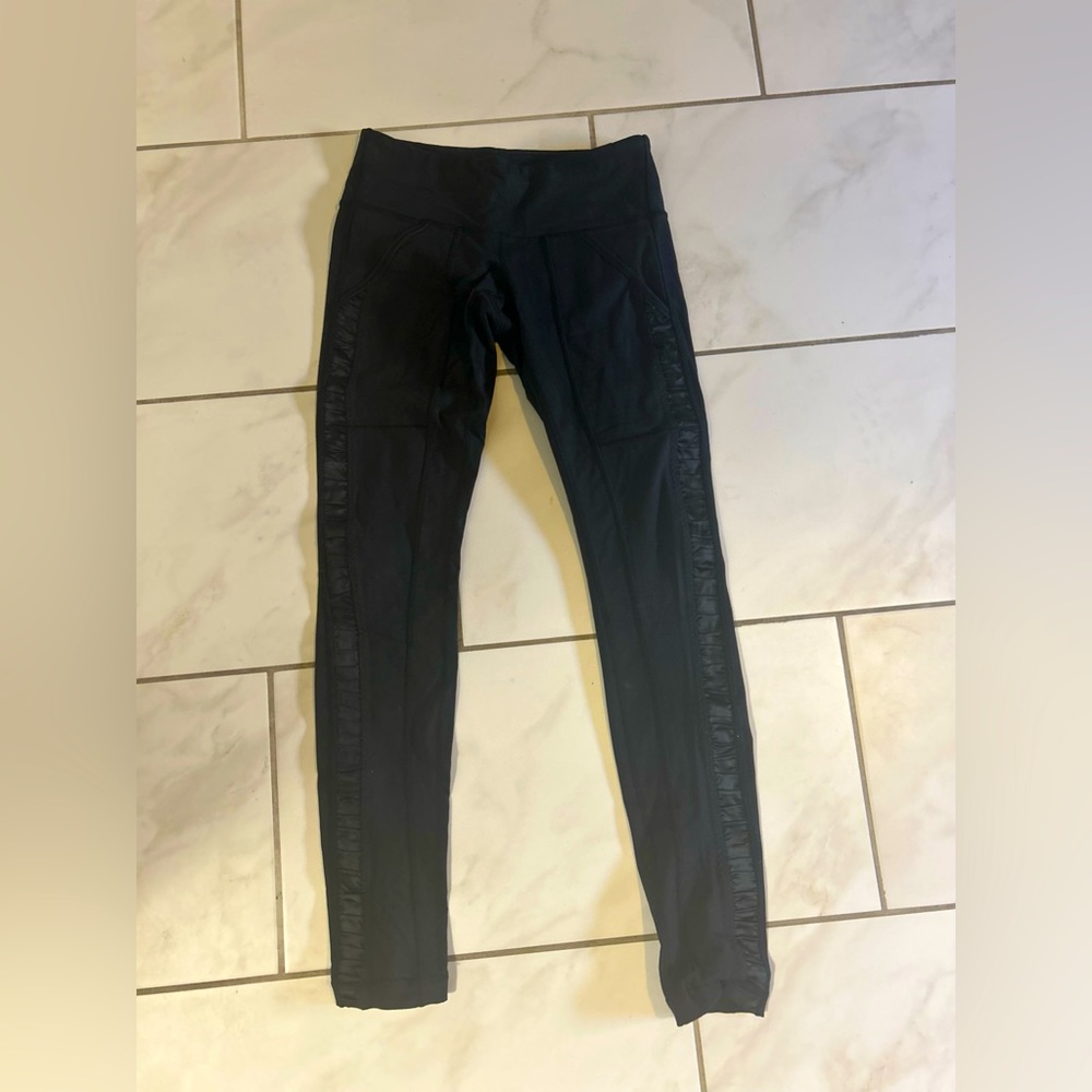 Lululemon luon black ribbon leggings. Like new ! Size 6